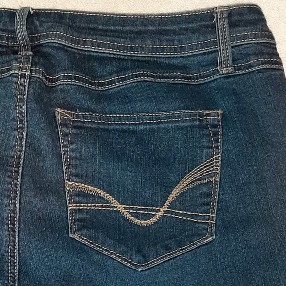 Ladies Denim Bermuda Shorts by Woman 62/ size 14 - Picture 4 of 11